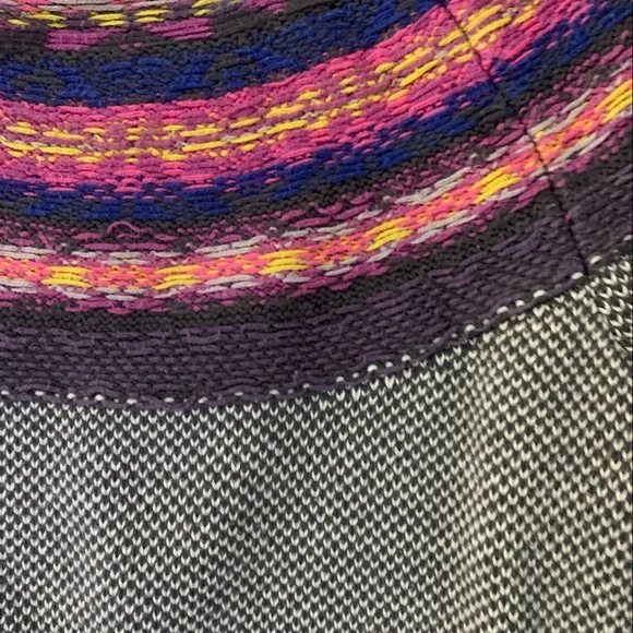 Cozy textured multi-color sweater - Picture 3 of 3